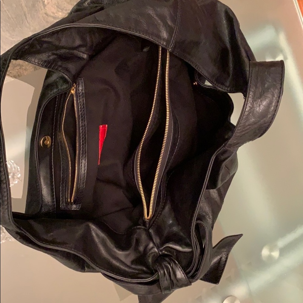 Pre-Loved,Gorgeous Valentino Black Hobo LeatherBag - Picture 6 of 8
